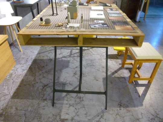 プロDIY」探訪⑲パレットを用いたテーブル - 小屋女子DIYカフェ