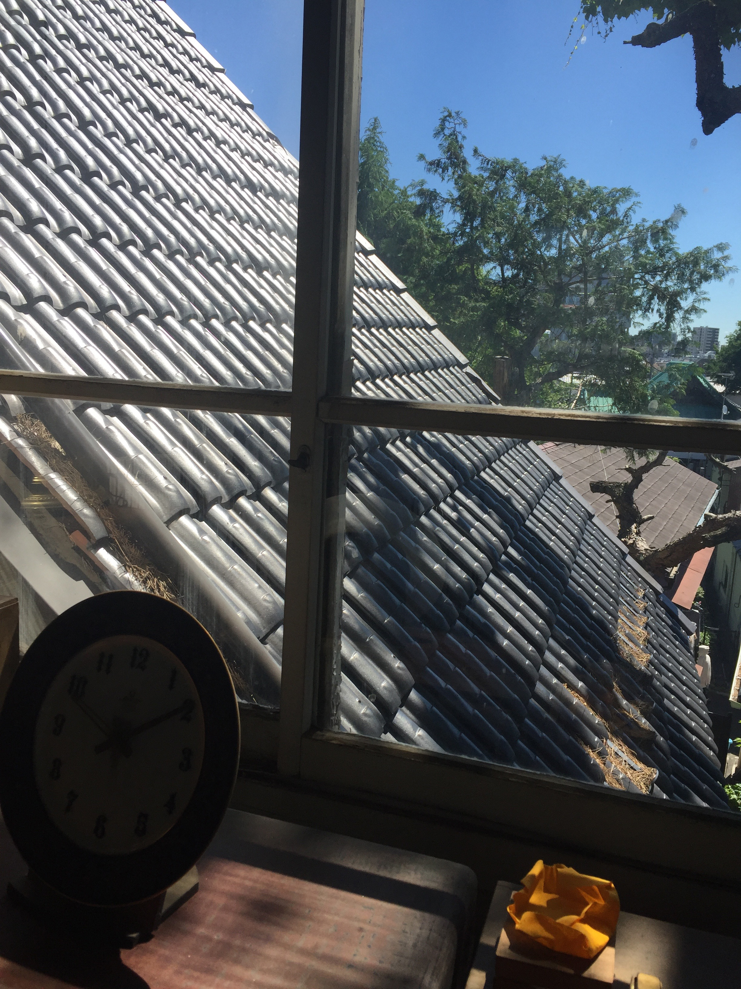 建具窓から三角屋根